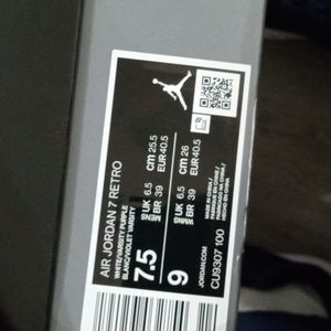 A pair of men's 7.5 7 retro